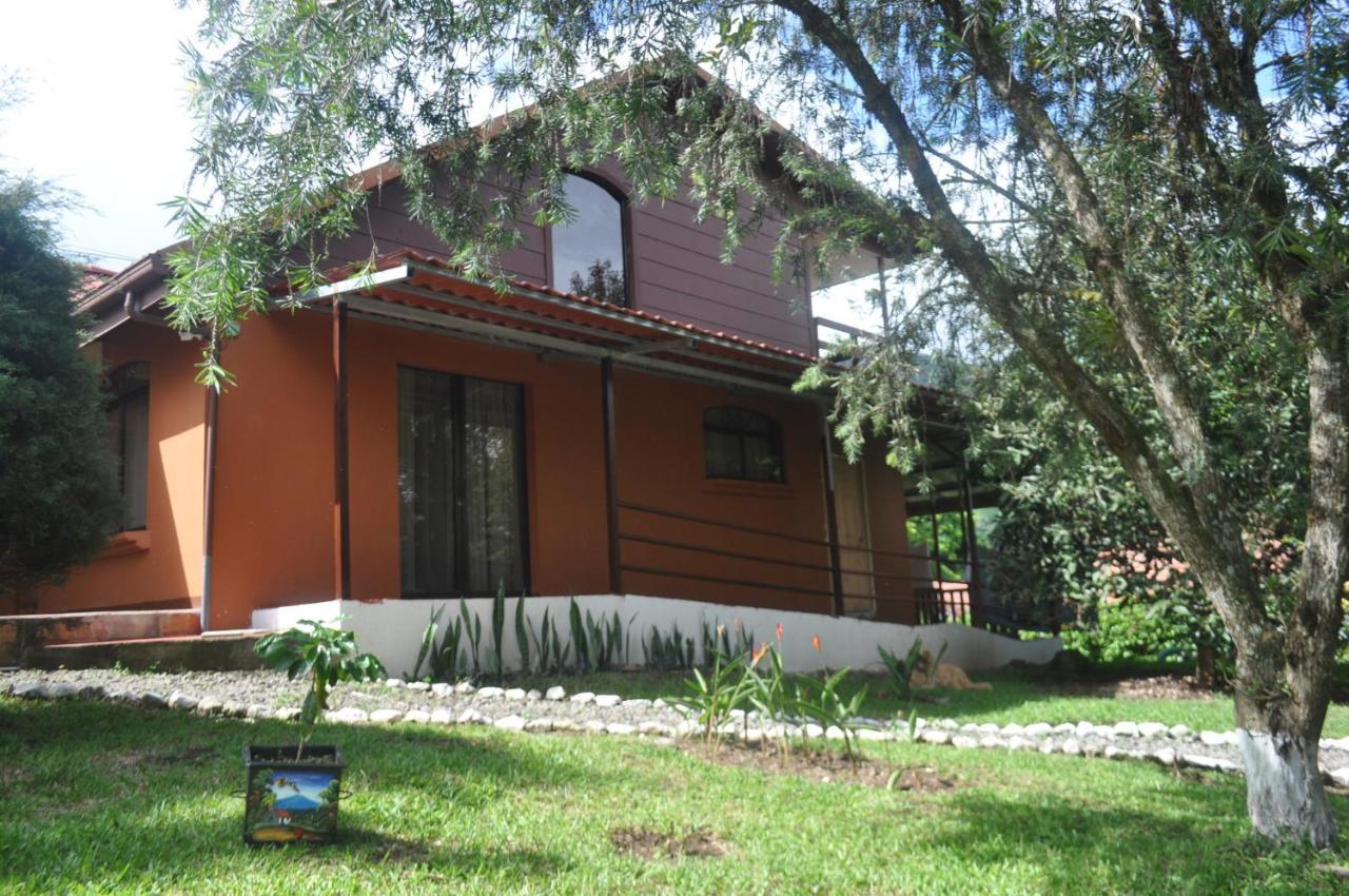 Hospedaje Amanecer Bed and Breakfast Turrialba Buitenkant foto