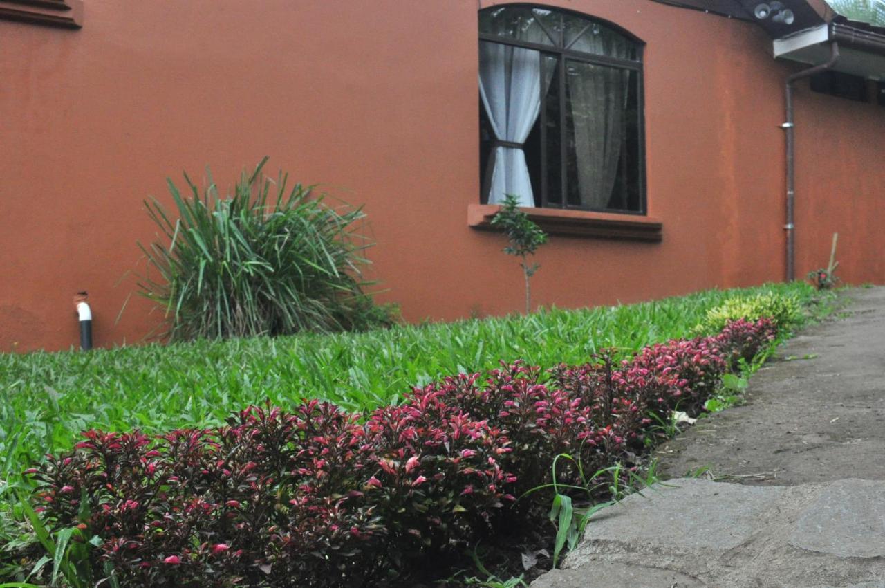 Hospedaje Amanecer Bed and Breakfast Turrialba Buitenkant foto